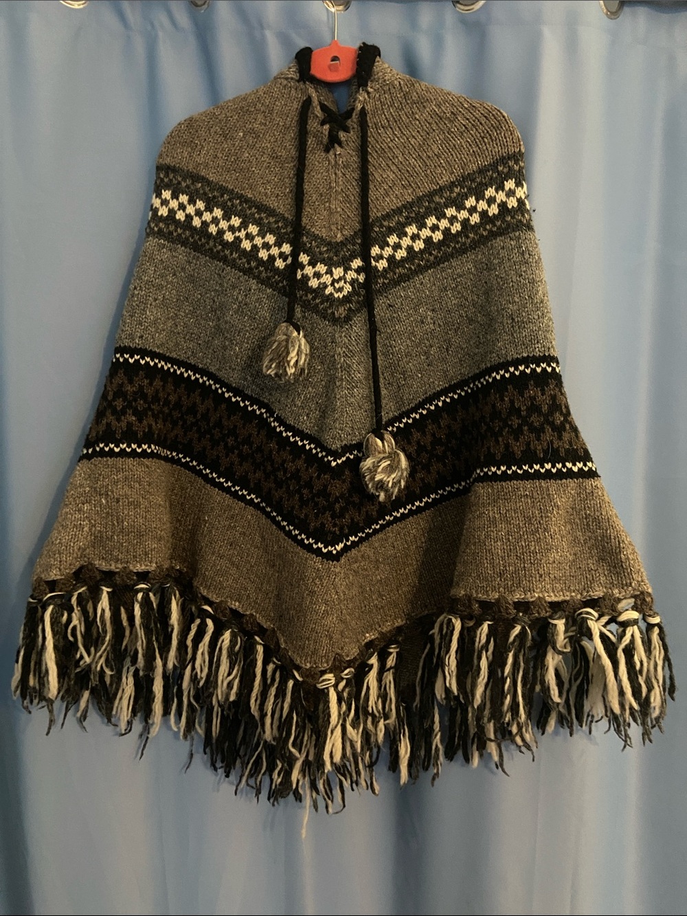 100% heavy wool Poncho with large hood, made in Nepal, fringe and pompoms, gray